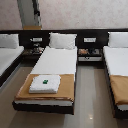 Shree Akshar Restaurant And Hotel Ahmedabad Ngoại thất bức ảnh