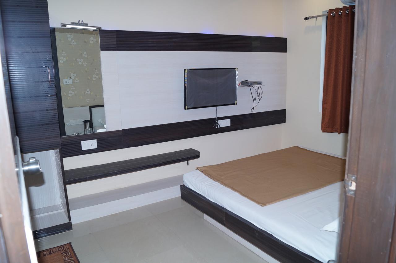 Shree Akshar Restaurant And Hotel Ahmedabad Ngoại thất bức ảnh