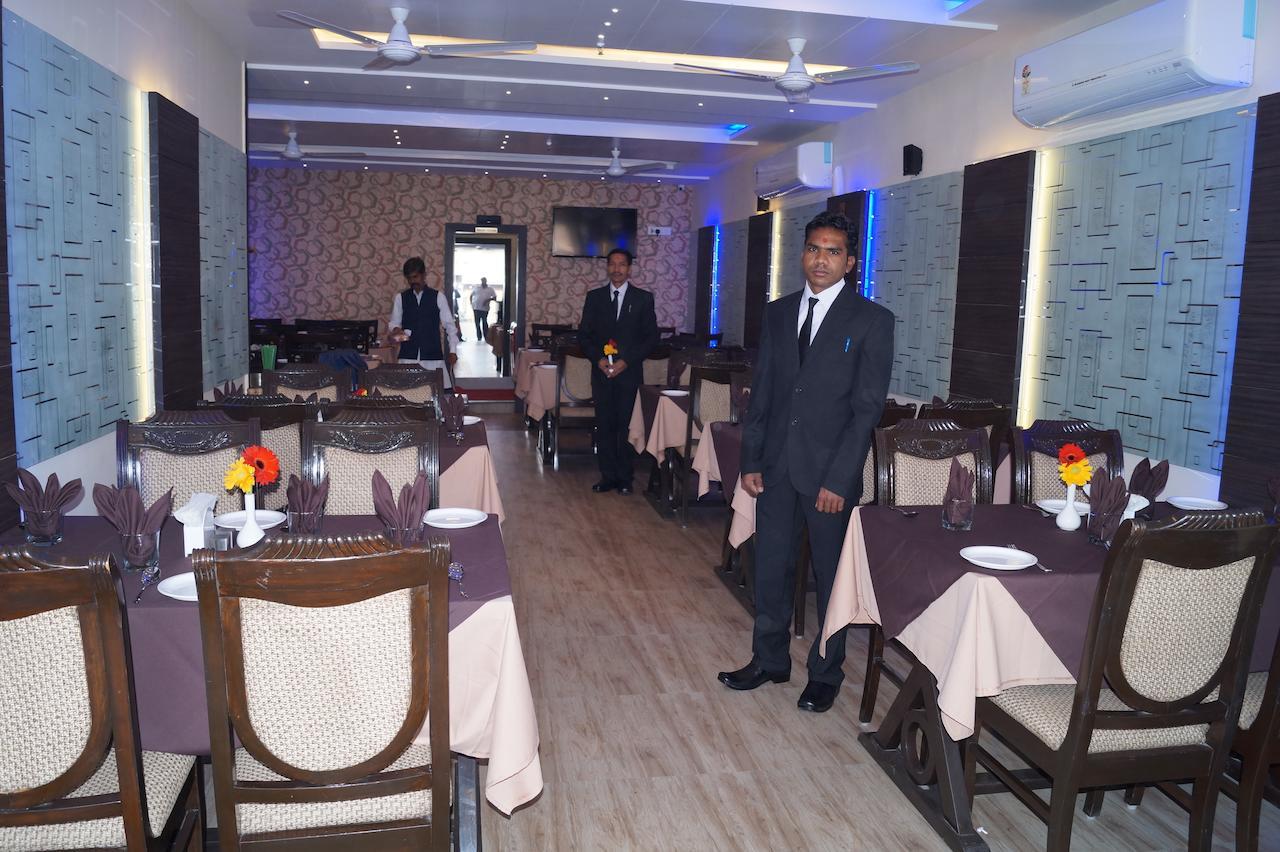Shree Akshar Restaurant And Hotel Ahmedabad Ngoại thất bức ảnh