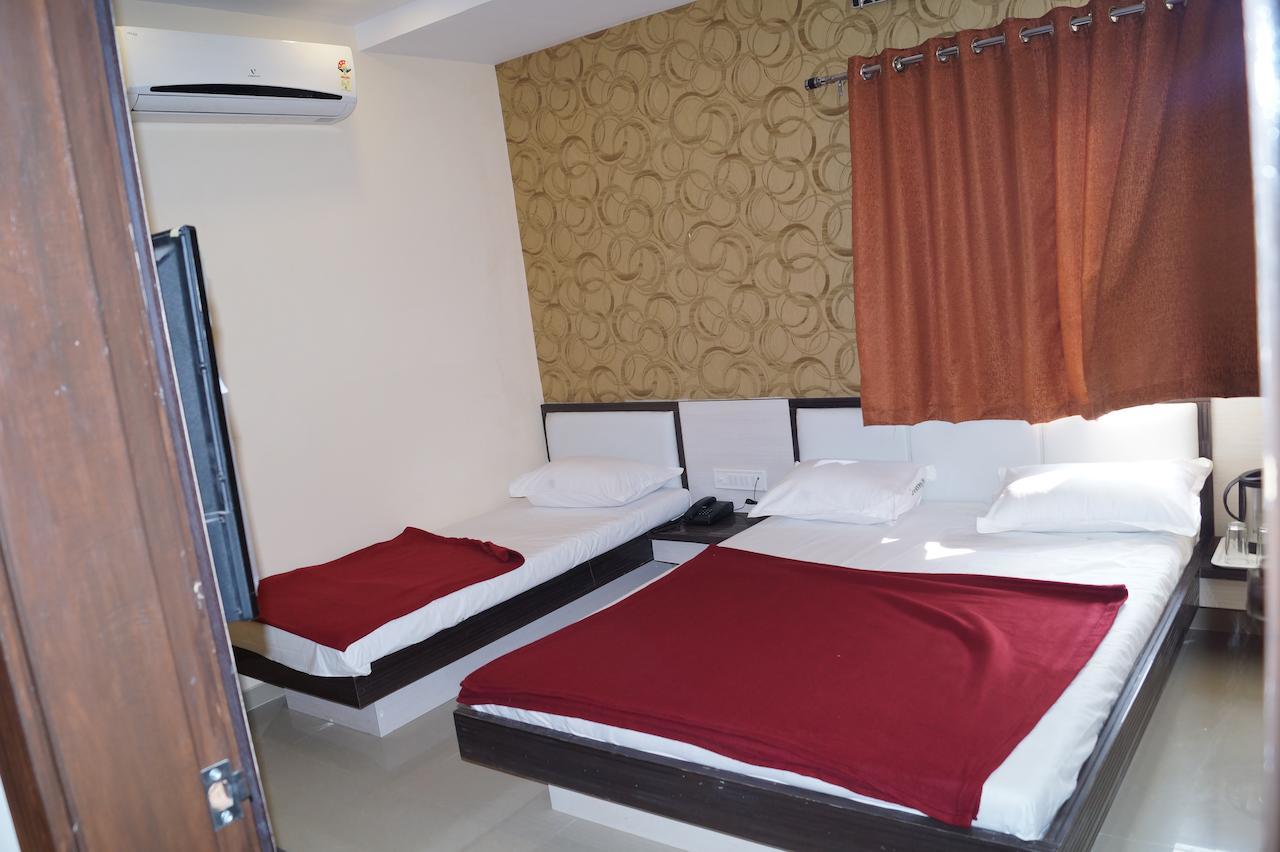 Shree Akshar Restaurant And Hotel Ahmedabad Ngoại thất bức ảnh