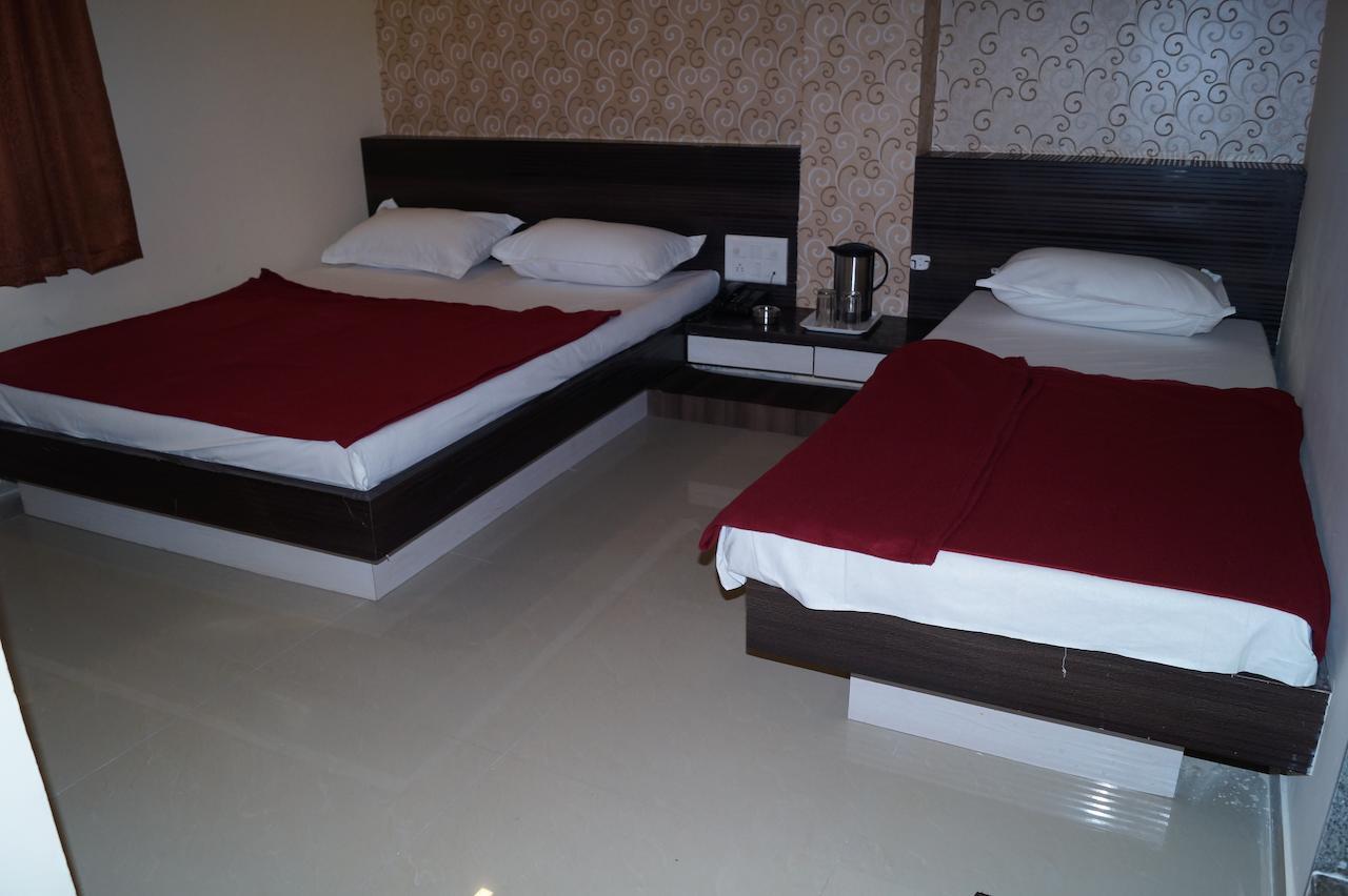 Shree Akshar Restaurant And Hotel Ahmedabad Ngoại thất bức ảnh