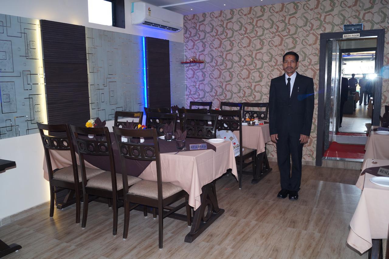 Shree Akshar Restaurant And Hotel Ahmedabad Ngoại thất bức ảnh