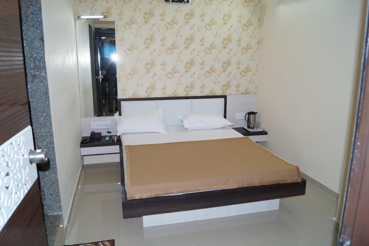 Shree Akshar Restaurant And Hotel Ahmedabad Phòng bức ảnh