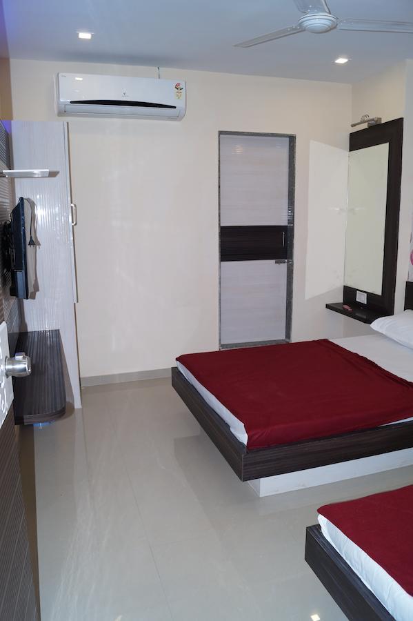 Shree Akshar Restaurant And Hotel Ahmedabad Ngoại thất bức ảnh