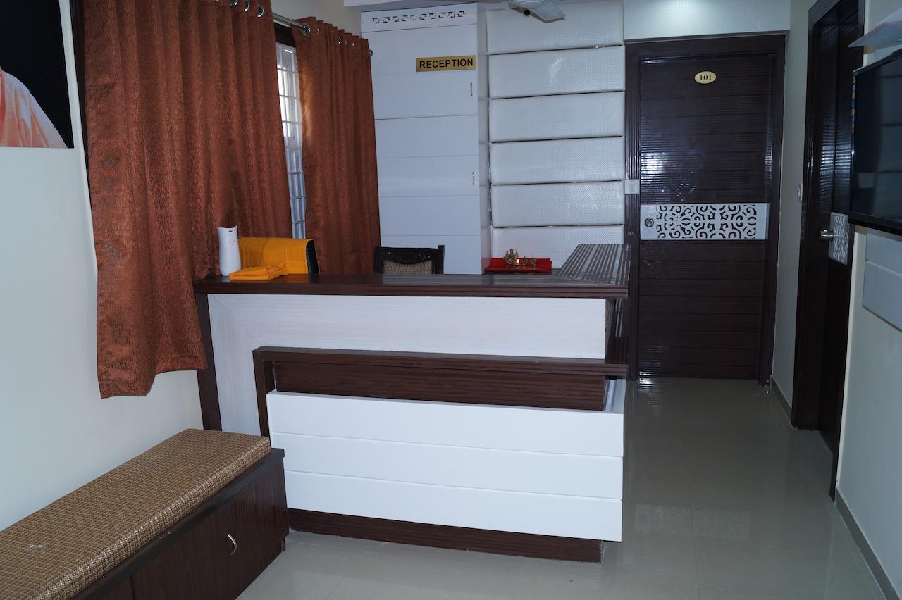 Shree Akshar Restaurant And Hotel Ahmedabad Ngoại thất bức ảnh