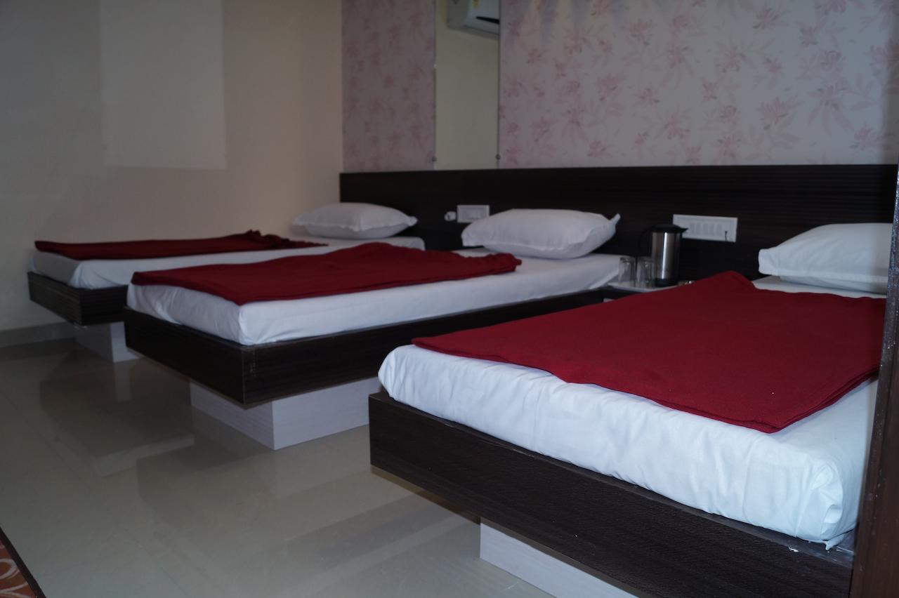 Shree Akshar Restaurant And Hotel Ahmedabad Ngoại thất bức ảnh