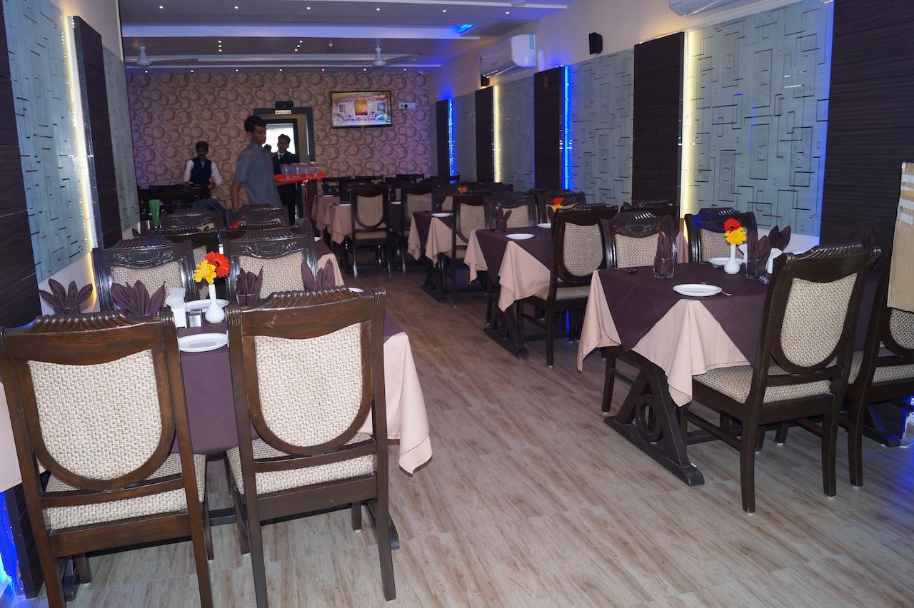 Shree Akshar Restaurant And Hotel Ahmedabad Ngoại thất bức ảnh