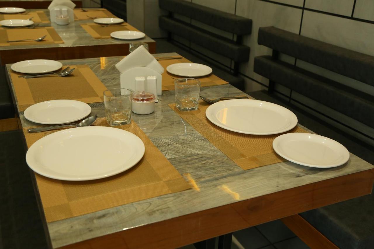 Shree Akshar Restaurant And Hotel Ahmedabad Ngoại thất bức ảnh