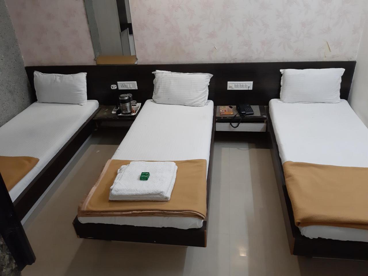 Shree Akshar Restaurant And Hotel Ahmedabad Ngoại thất bức ảnh