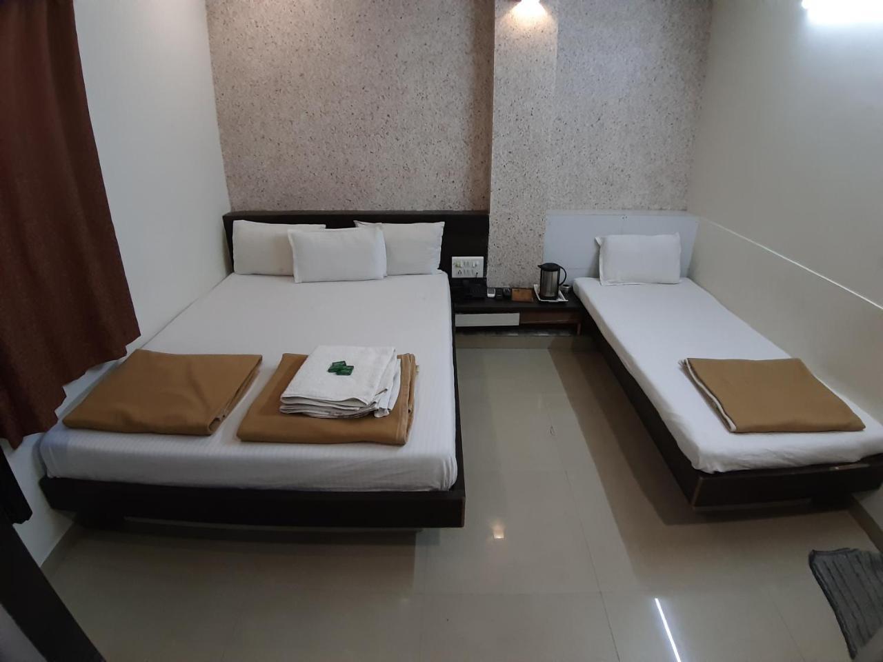 Shree Akshar Restaurant And Hotel Ahmedabad Ngoại thất bức ảnh
