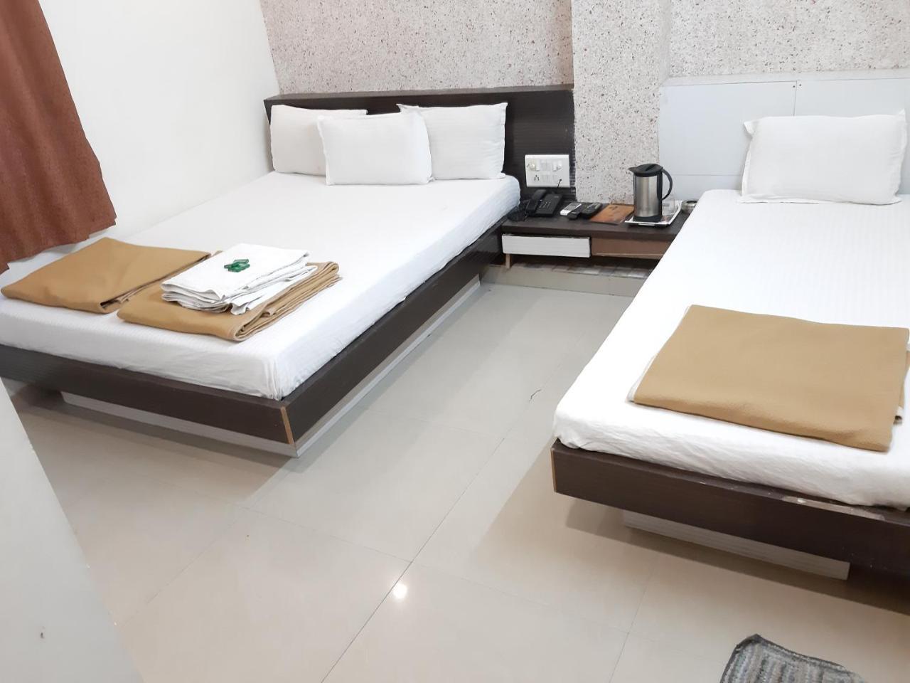 Shree Akshar Restaurant And Hotel Ahmedabad Ngoại thất bức ảnh